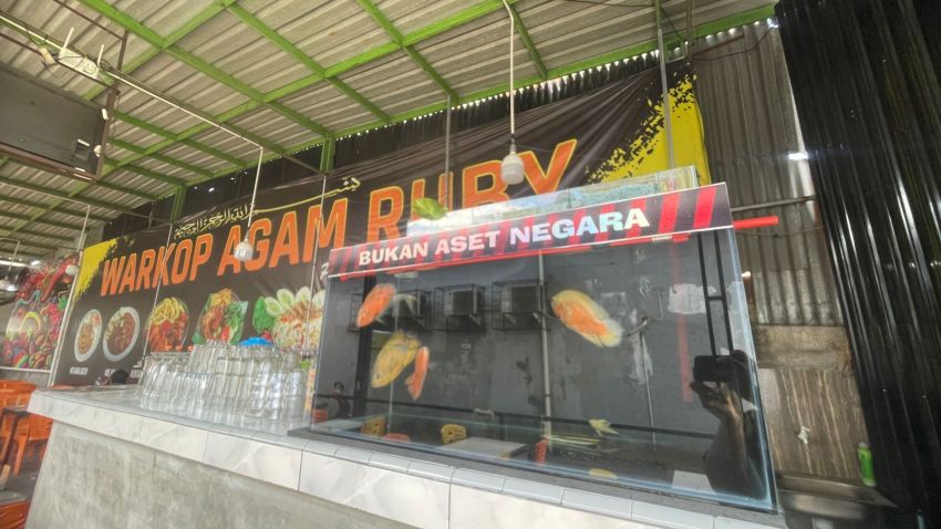 Cegah Penjarahan, Warung Kopi di Medan Pasang Tulisan 'Bukan Aset Negara' di Akuarium