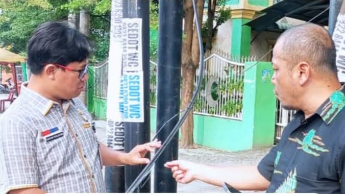 Plt SDABMBK Gibson Panjaitan Langsung Bongkar Tiang Provider Jalan Denai