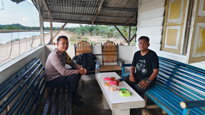 Bripka Rico Surya Ardana D Laksanakan Sambang Desa di Serang Jaya Hilir