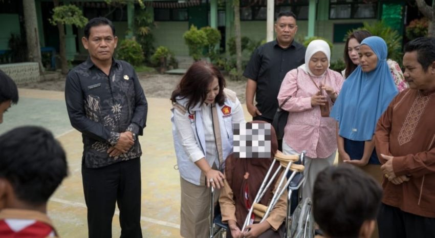 Gerindra dan Kemensos RI Serahkan Bantuan Kursi Roda dan Sembako untuk Bunga