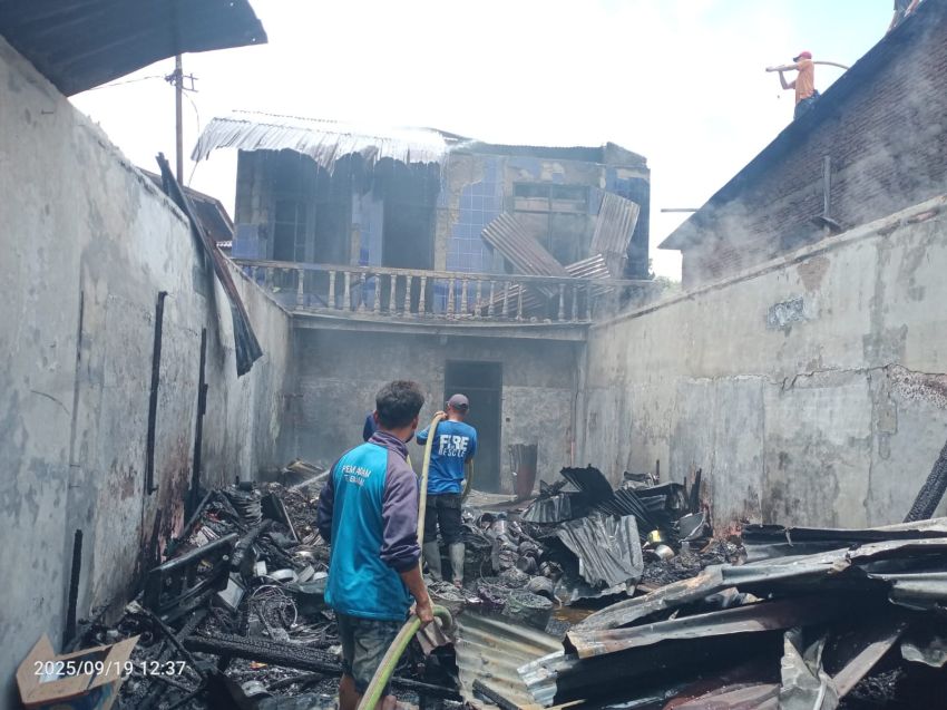 Rumah Pedagang Barang Pecah Belah di Tanjungbalai Dilalap Api, Anak 4 Tahun Terluka