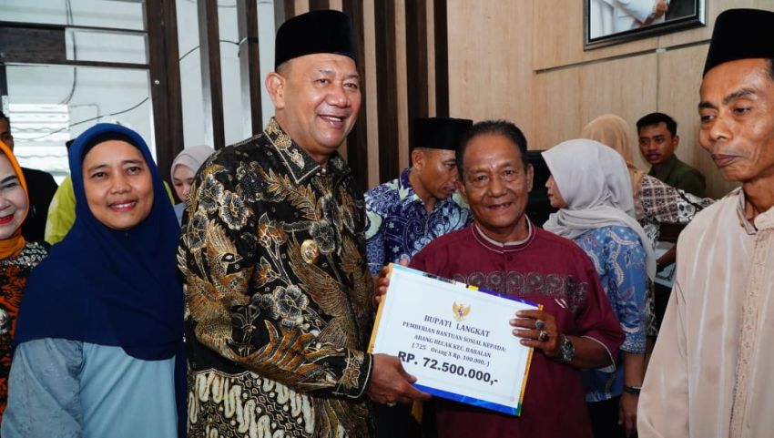 Syah Afandin Salurkan Bantuan untuk 7.716 Warga Tidak Mampu, Wujudkan Kepedulian Sosial