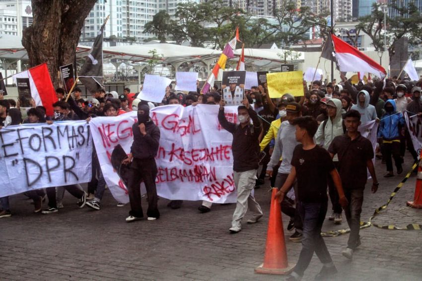 Hujan, Api, dan Amarah Massa tak Terbendung, Ketua DPRD Sumut Normatif