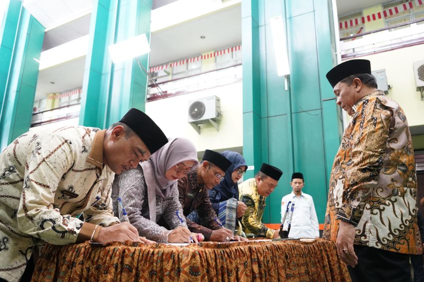 Kepala Kanwil Kemenag Sumut Lantik 5 Kepala Madrasah Aliyah Negeri