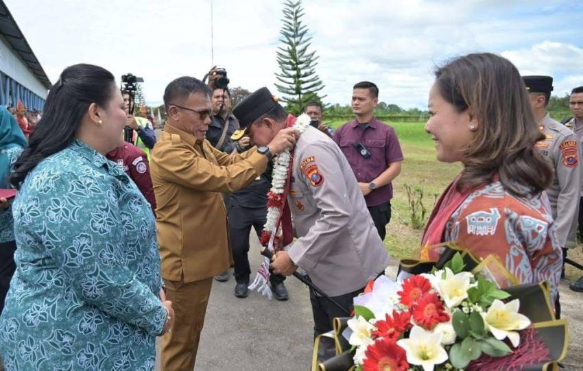 Kapolda Sumut Whisnu Hermawan Februanto dan Istri Disambut Hangat Forkopimda Saat Tiba di Tapteng