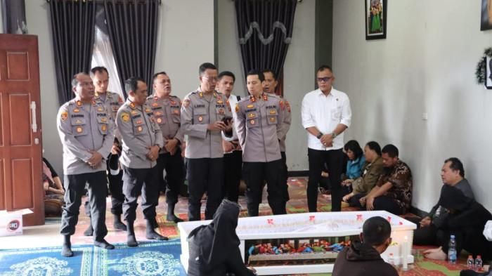 Kapolres Dairi AKBP Otniel Siahaan Tunjukkan Empati di Tengah Duka Sekda, Sampaikan Pesan Bermakna