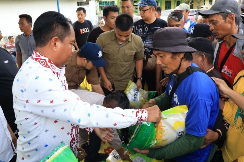 Bupati Sergai Salurkan Bantuan Beras ke Pengemudi Ojek dan Becak