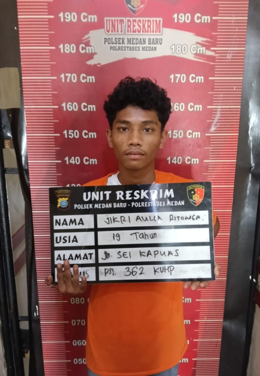 Curi Ponsel Mahasiswa,  Ditangkap saat Nongkrong  Pinggir Jalan