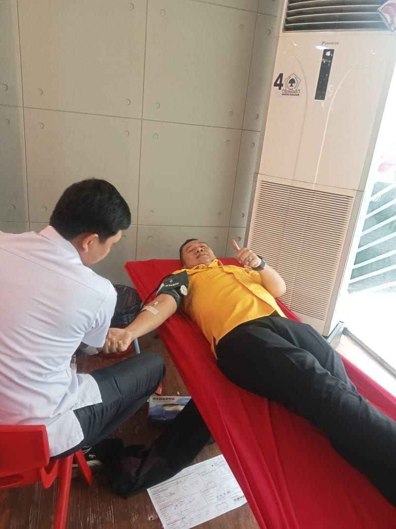 Kegiatan Sosial HUT ke-61 Partai Golkar Sumut, Darma Putra Rangkuti Donor Darah