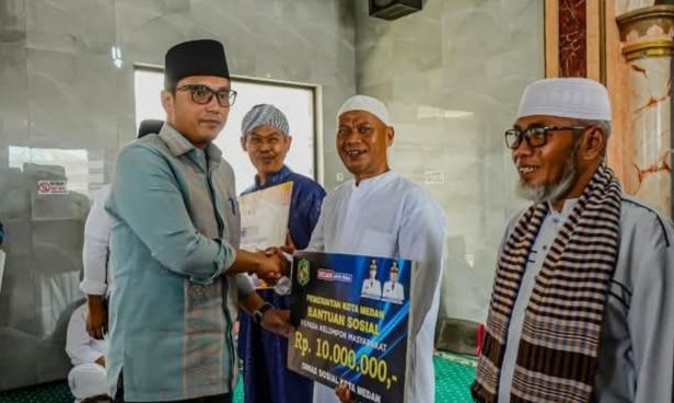 Safari Jumat Di Marelan, Rico Waas Dengar dan Beri Solusi Permasalahan Warga