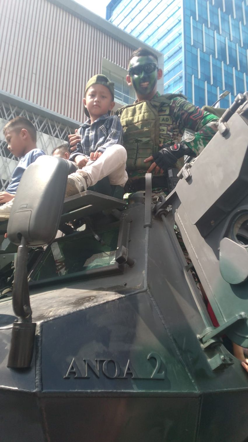 Bersama Rakyat TNI Kuat!