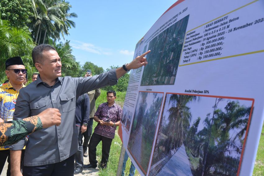Tinjau Pembangunan Jalan Penghubung Dua Desa di Deliserdang, Ijeck Harap Peningkatan Produktivitas Pangan