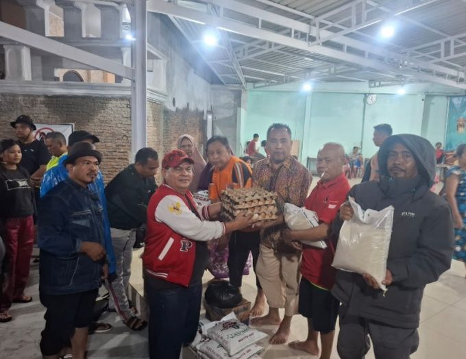 Anggota DPRD Kota Medan Jusup Ginting Turun Beri Bantuan pada Korban Banjir