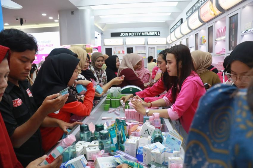 Usung Konsep Stasiun Futuristik, Kotty Kosmetik Buka Cabang ke-3 di Medan dengan Banjir Promo