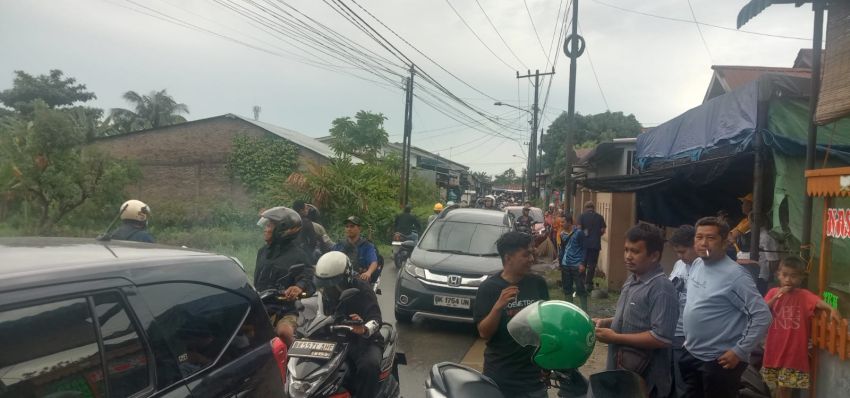 Genangan Air Warnai Acara Sapa Warga dan Gotong Royong Wali Kota Medan di Mabar Hilir