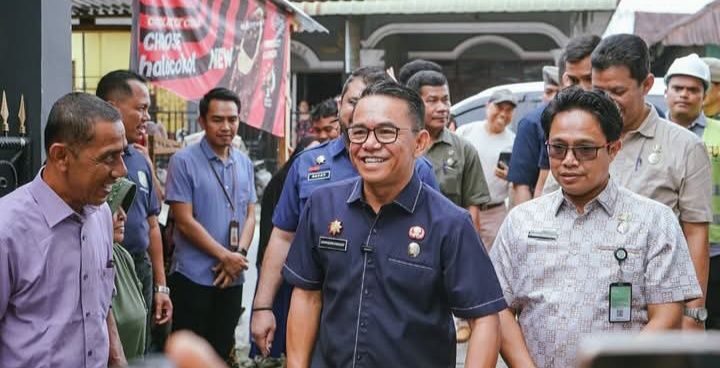Plt Kadis SDABMBK Dampingi Wakil Wali Kota Tinjau Kondisi Jalan di Kecamatan Medan Perjuangan