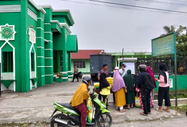 Jumat Berkah Polda Sumut: Polri Turun Langsung Bantu Masyarakat Lewat Gerakan Pangan Murah