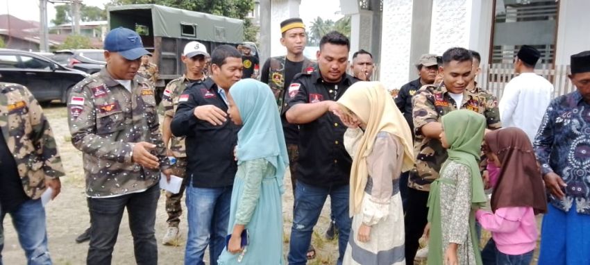DPC GRIB Jaya Kabupaten Langkat Gelar Berbagi Jumat Berkah Bersama PAC Grib Kecamatan Kutambaru