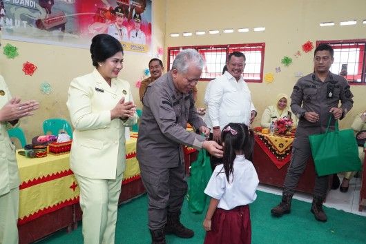 Kajati Sumut Harli Siregar Tebar Kebaikan di Gunungsitoli Nias