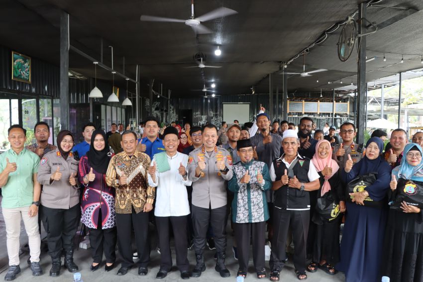 Dengar Keluhan Warga, Kapolrestabes Medan Buka Forum Dialog di Warung Kopi