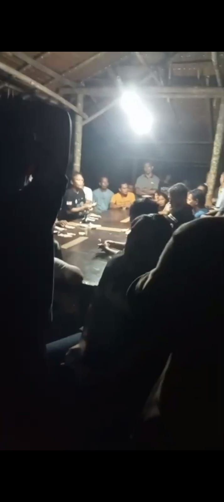 Judi Dadu Putar di Warung "Pak Kulit" Diduga Bebas Beroperasi Tanpa Razia