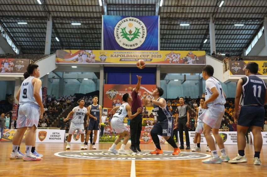 Kapolda Sumut Buka Kejuaraan Bola Basket Antar Pelajar &ldquo;Kapoldasu Cup 2025&rdquo; di UNIMED