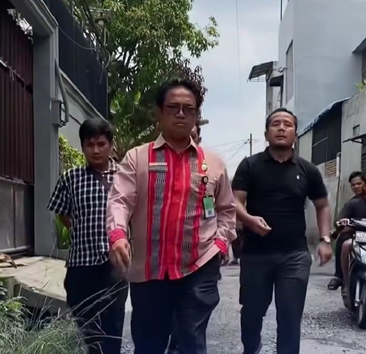 Plt SDABMBK Kota Medan Gibson Panjaitan Tinjau Normalisasi Drainase Jalan Bromo