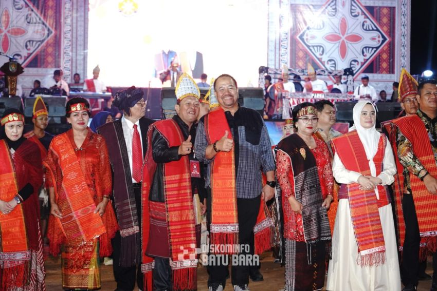 Pererat Silaturahmi Antardaerah, Bupati Batu Bara Ikuti Tradisi Mengulosi di PSBD VI Asahan