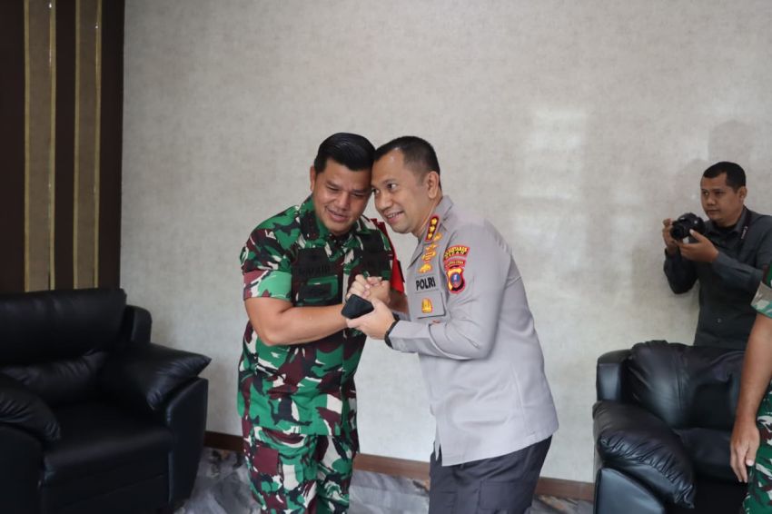 Sinergi TNI-Polri Menguat, Kapolrestabes Medan Turut Sambut Tim Pengawas TMMD ke-126 di Kodim 0201/Medan
