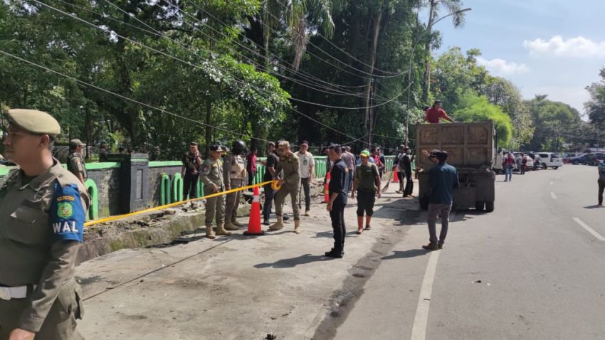 Satpol PP Kota Medan Sapu Bersih Warkop di Belakang RS Elisabeth