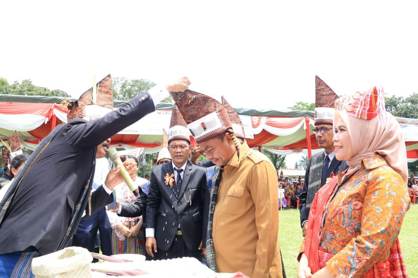 Hadiri Pelantikan Sepuluh Partuanon di Sipispis, Bupati Darma Wijaya Resmi Bermarga Damanik
