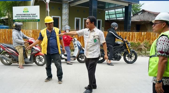 Plt Kadis SDABMBK Gibson Panjaitan Tinjau Langsung Progres Pekerjaan Jalan Medan Sunggal