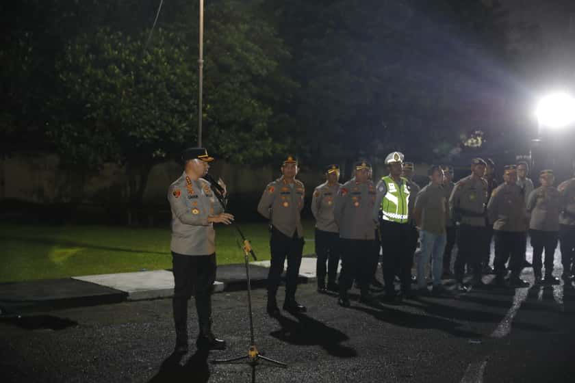 Meski Diguyur Hujan Kapolrestabes Medan Pimpin Apel KRYD, Tegaskan Pencegahan dan Pengawasan Ketat