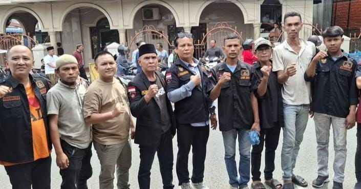 GRIB Jaya Medan Gelar Jumat Berkah! Bagikan 500 Nasi Kotak dan Sediakan Prasmanan Gratis