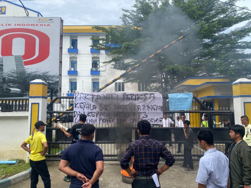 Mahasiswa Demo di Kantor BWS II Medan, Proyek Rp1,76 T Bendungan Lau Simeme Gagal Atasi Banjir