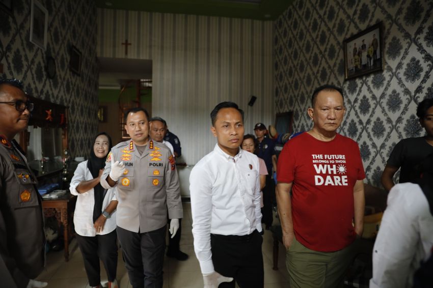 Kombes Calvijn Dampingi Tim Labfor Polda Sumut , Inafis, dan Petugas Pemadam Kebakaran  ke Rumah Hakim PN Medan