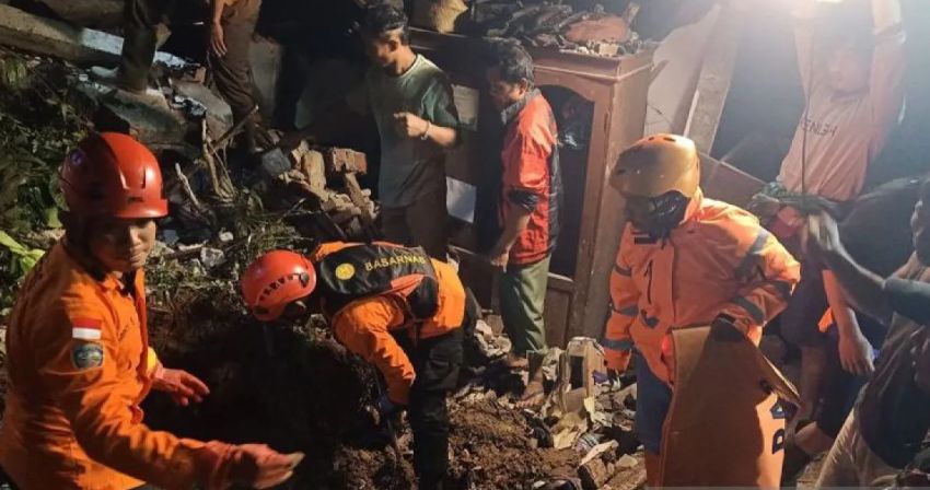 Bencana di Trenggalek: Lima Orang Satu Keluarga Tertimbun Longsor, 4 Tewas