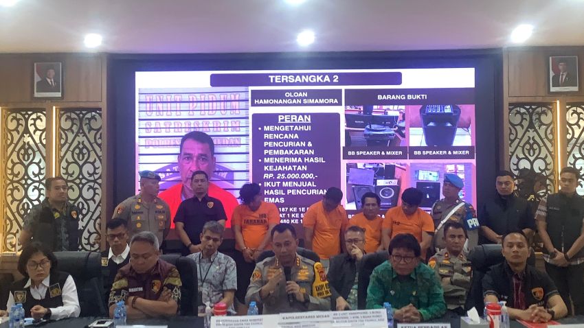 Jean Calvijn Simanjuntak Bongkar Pelaku Pembakar Rumah Hakim, Ini Foto-fotonya...
