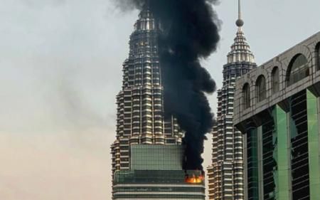 Gedung Petronas Tower 3 Kuala Lumpur Terbakar