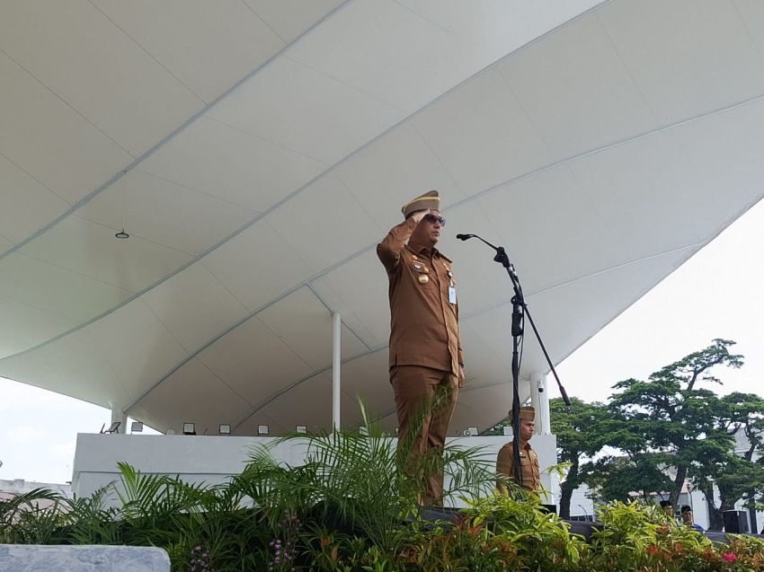 Wali kota Medan Rico Waas Menyerahkan 8.533 SK PPPK Paruh Waktu TA 2025 dan Ucapkan Selamat Bergabung di Pemko Medan