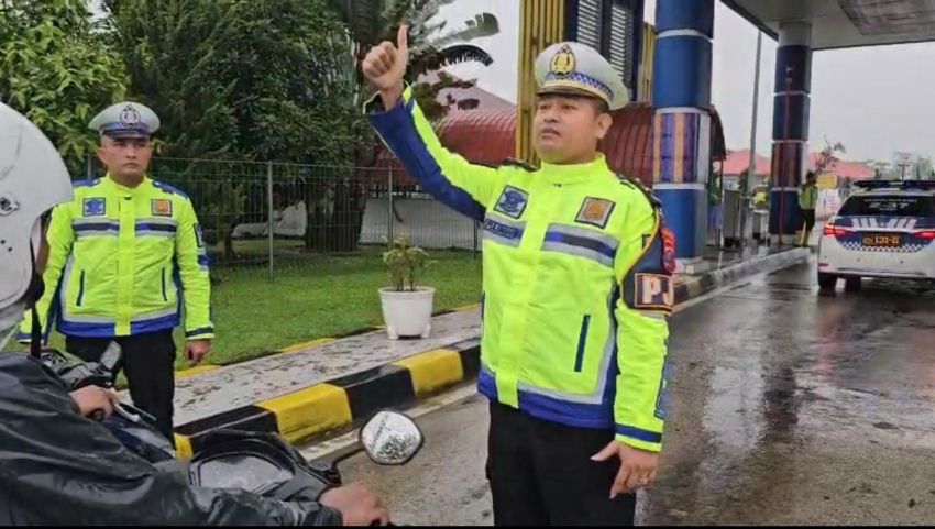 Banjir Lumpuhkan Arteri Binjai-Medan, Polda Sumut Hadir Berikan Solusi Lewat Pengawalan di Tol