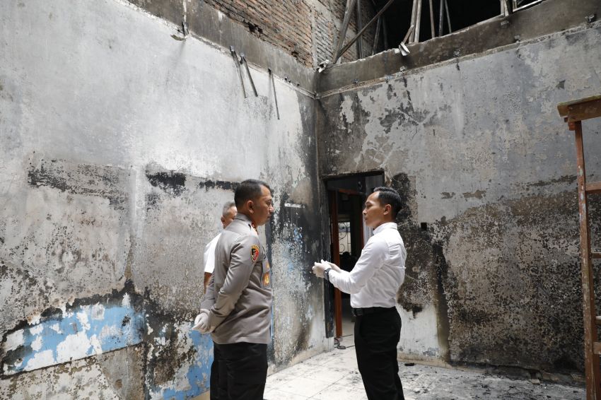 Ini Dia Foto-foto Kondisi Rumah Hakim Saat Tim Labfor Polda Sumut dan Polrestabes Medan Turun ke Lokasi