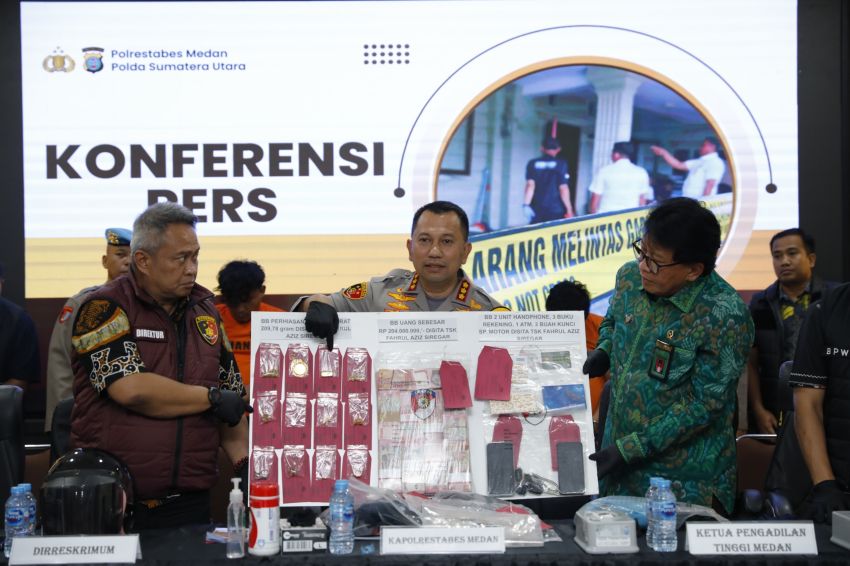Jean Calvijn Simanjuntak Bongkar Pelaku Pembakar Rumah Hakim, Ini Foto-fotonya...
