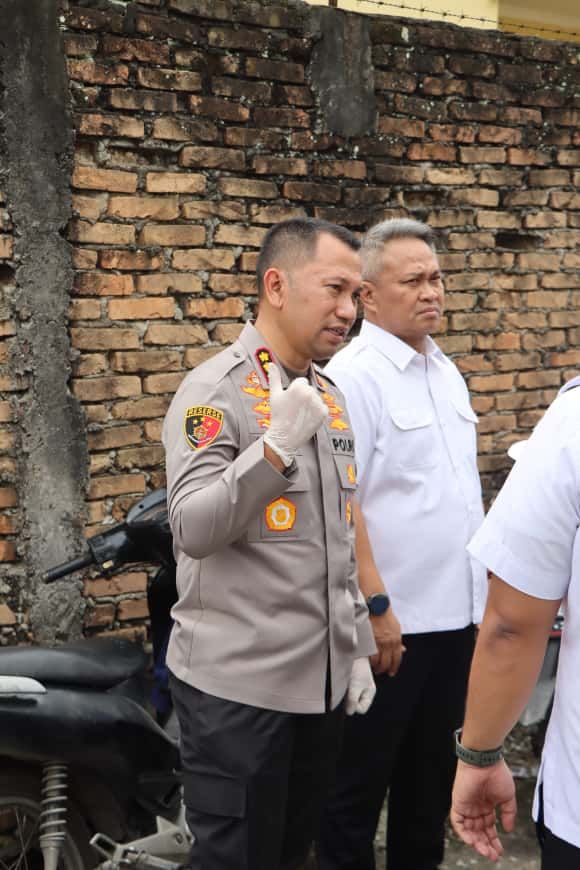 Ini Dia Foto-foto Kondisi Rumah Hakim Saat Tim Labfor Polda Sumut dan Polrestabes Medan Turun ke Lokasi