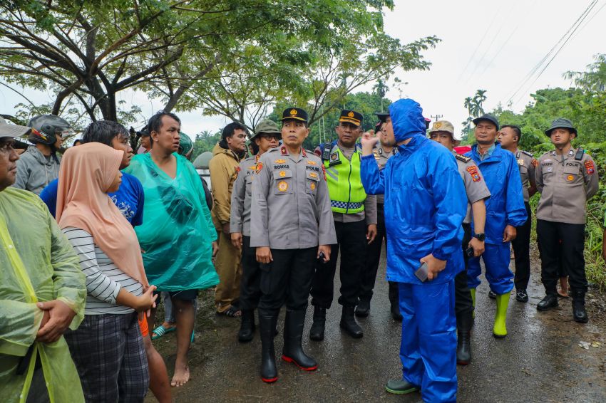 Wakapolda Sumut Tinjau Lokasi Banjir di Perumahan Puri Indah Marindal, Pastikan Penanganan Berjalan Cepat