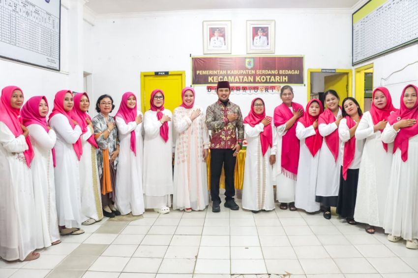 Diiringi Hujan, Masyarakat Kotarih Antusias Ikuti Pengajian MTMD