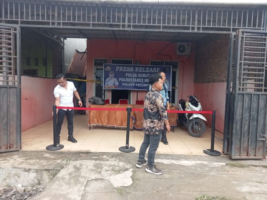 Reka Ulang Kasus Pembunuhan Mahasiswa UMA Ditunda, Kerumunan Massa Tak Terkendali