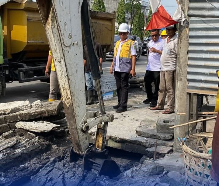 Dinas SDABMBK Gelar Gotong Royong Normalisasi Drainase Bersama Kementerian PU di  Medan Tuntungan
