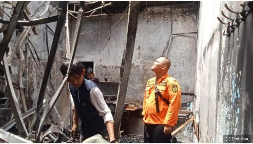 Kebakaran Terjadi Sekitar 20 Menit Istri Sang Hakim Keluar Rumah, Berkas Penting Habis Terbakar