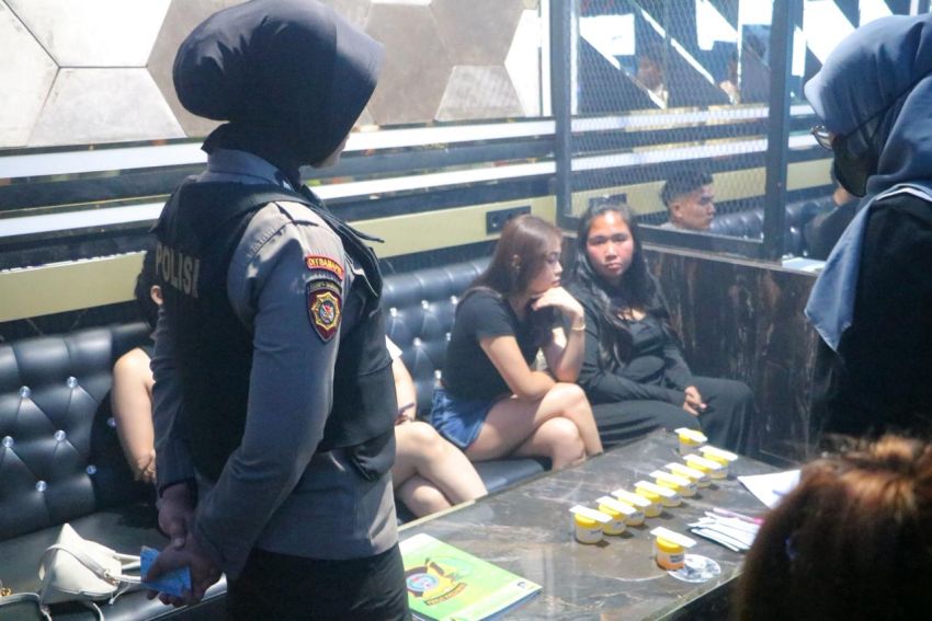 Polda Sumut Gelar Razia THM Platinum Bar dan Lion Bar & KTV, 16 Pengunjung Positif Narkoba